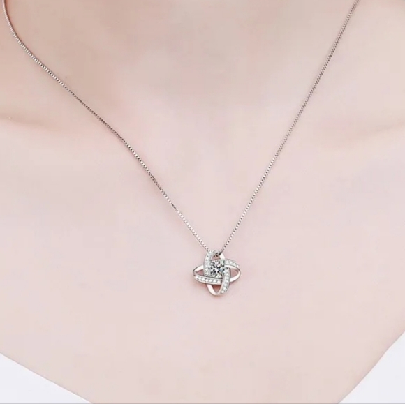 Lucky Clover Pendant Necklace - Picture 3 of 6